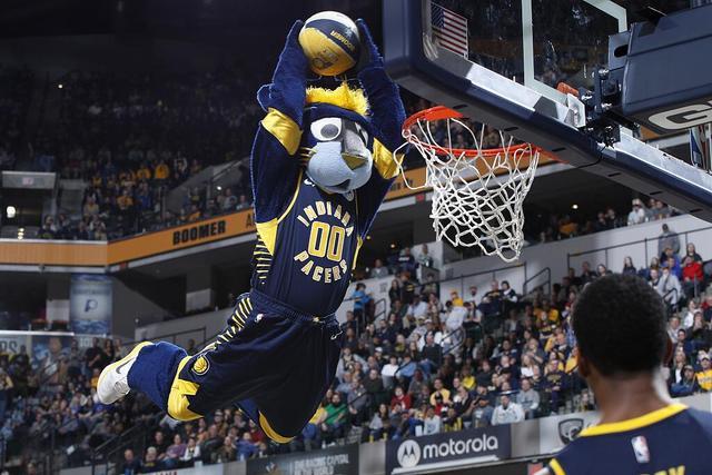 恩比德职业生涯总薪资超过5亿 比肩詹库杜乔治