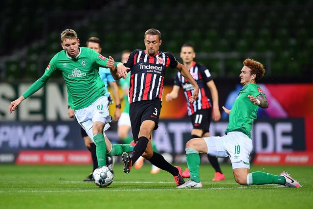 欧冠-拉菲尼亚绝杀莱万双响 巴萨5-4本菲卡