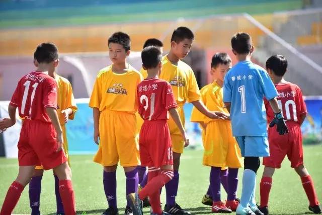 越南足协奖励河内3亿越南盾 约合人民币不到9万